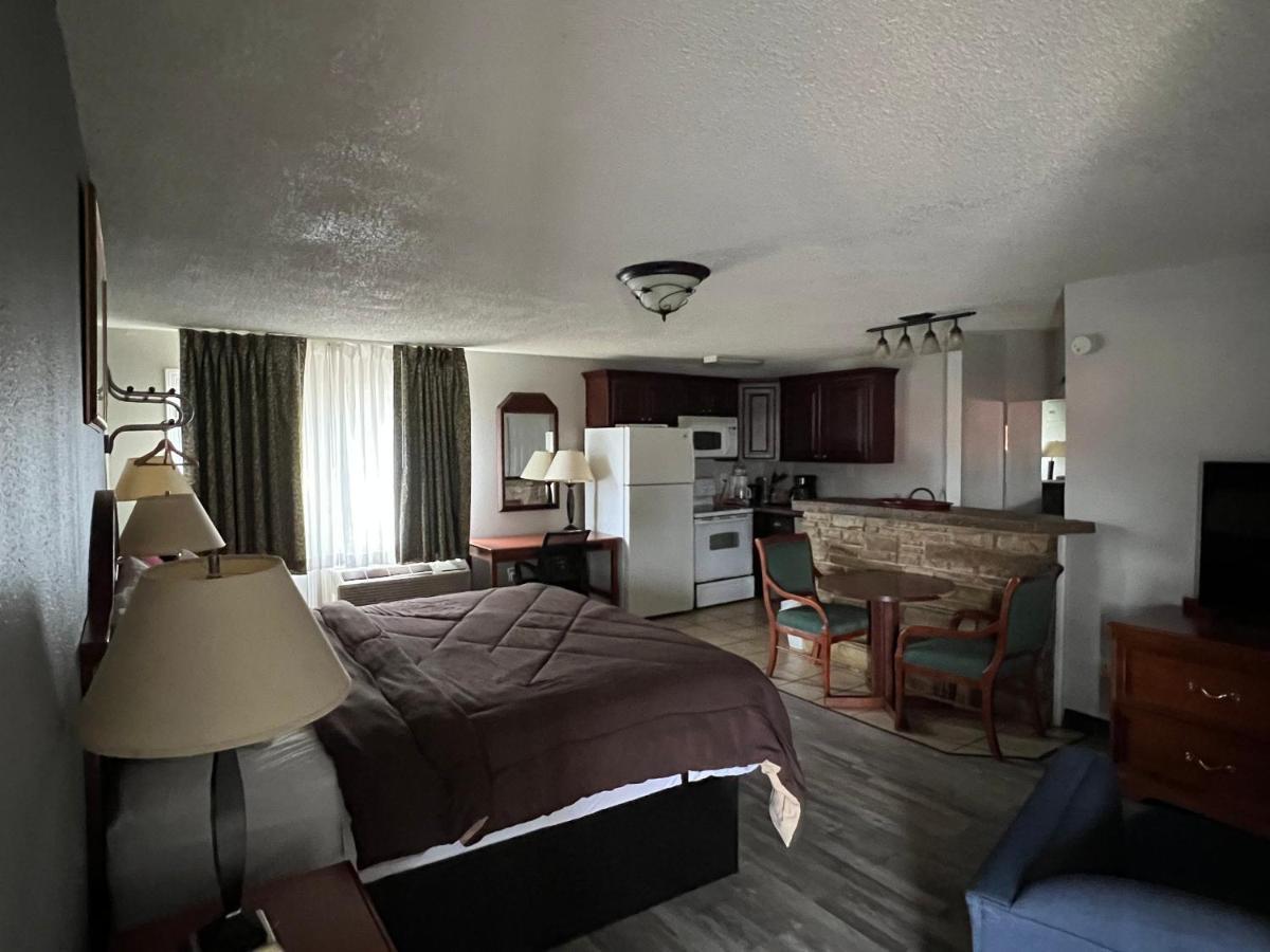 Ozark Inn & Suites Eksteriør billede