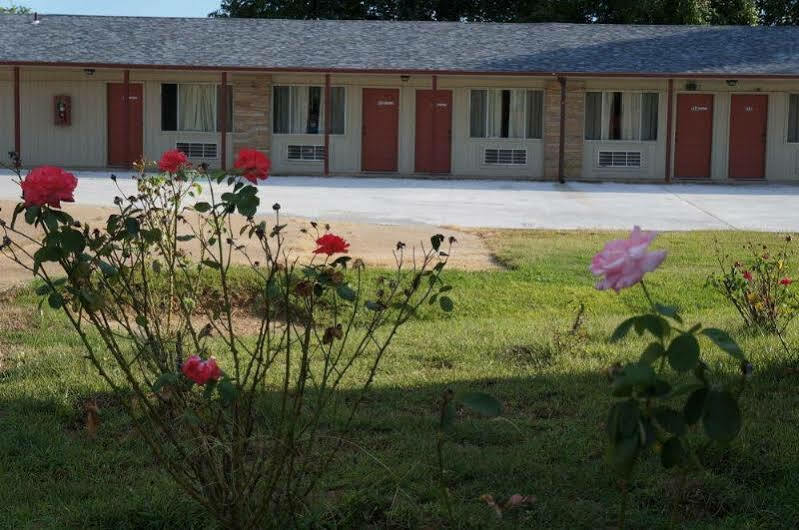 Ozark Inn & Suites Eksteriør billede