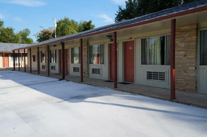 Ozark Inn & Suites Eksteriør billede